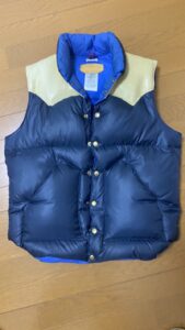ウエアハウス×ロッキーマウンテンフェザーベッドのダウンベスト